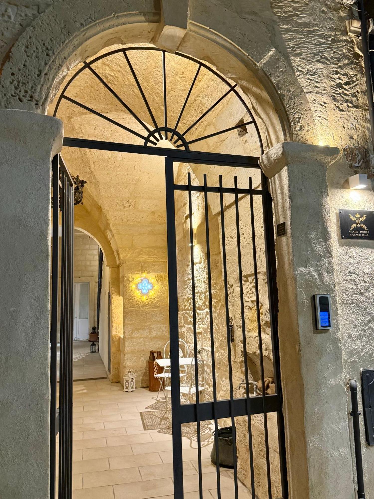 Апартаменты Palazzo Storico Riccardi Rollo Сан-Чезарио-ди-Лечче Экстерьер фото